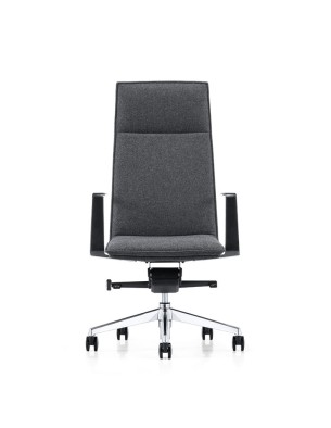 Executive chair with thin and elegant lines 2
