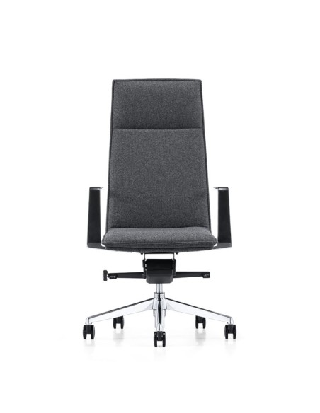 Executive chair with thin and elegant lines