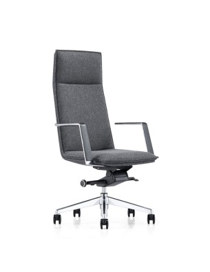 Executive chair with thin and elegant lines
