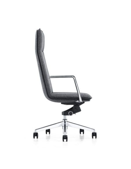 Executive chair with thin and elegant lines